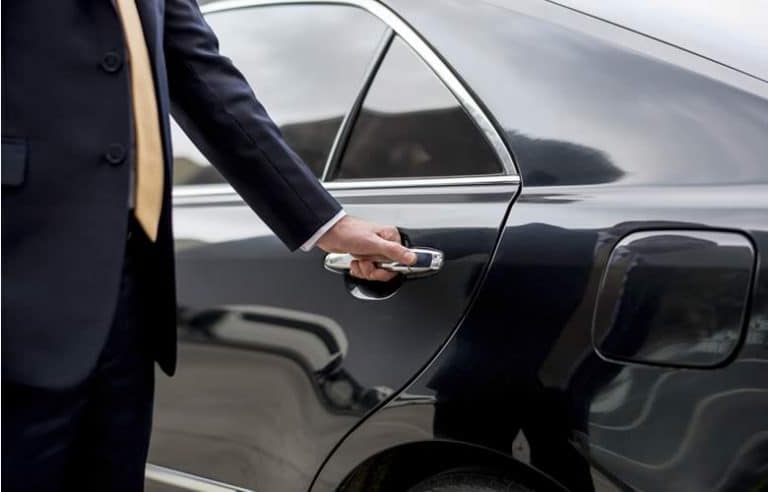 contact us - chauffeur_hand