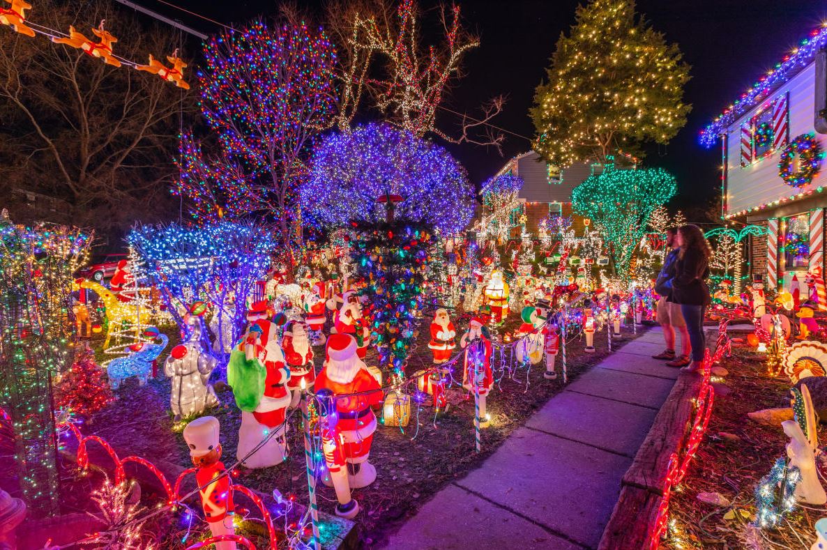 Take your family on a chauffeured Christmas Light Tour in VA